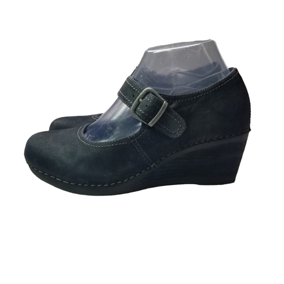 dansko sandra wedge pump